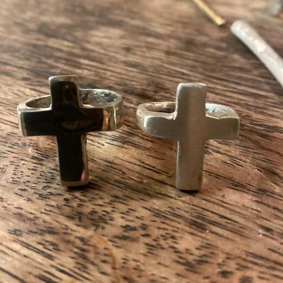 - Sterling silver sand casted cross ring - Picture 4 of 14